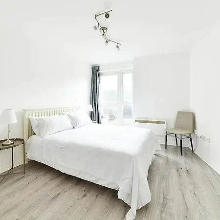 The Elden No5 Fairway Hosting Apartment London Exterior photo