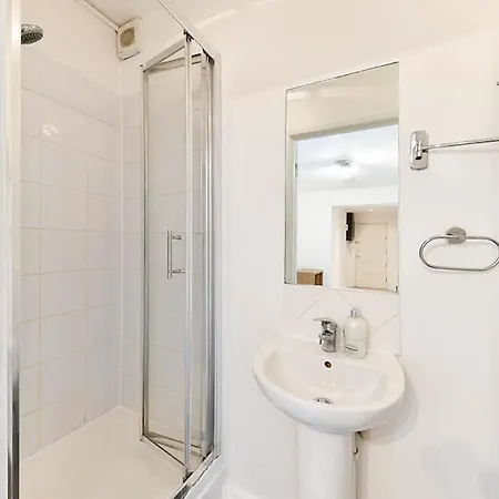The Elden No5 Fairway Hosting Apartment London Exterior photo